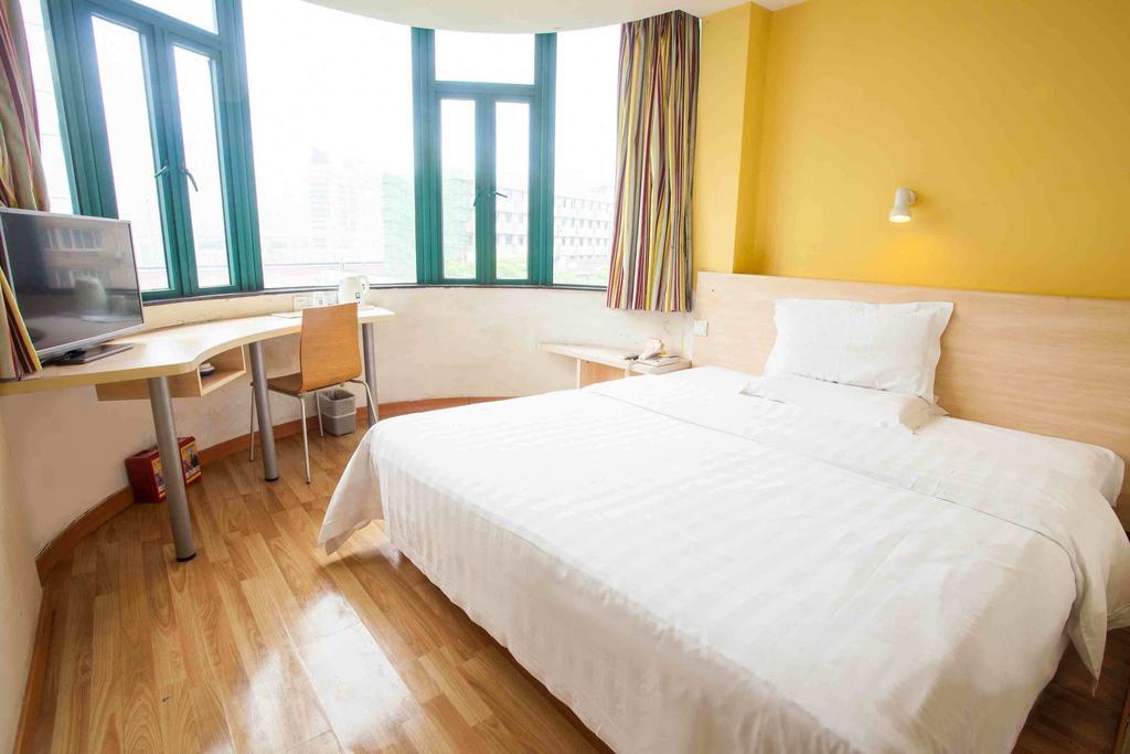 7Days Inn Xiamen Lotus Square Branch Jiangtou Номер фото